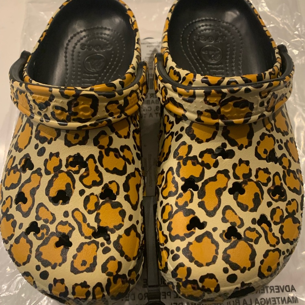 Brand New CROCS Animal Kingdom Leopard Print Disney Parks Unisex